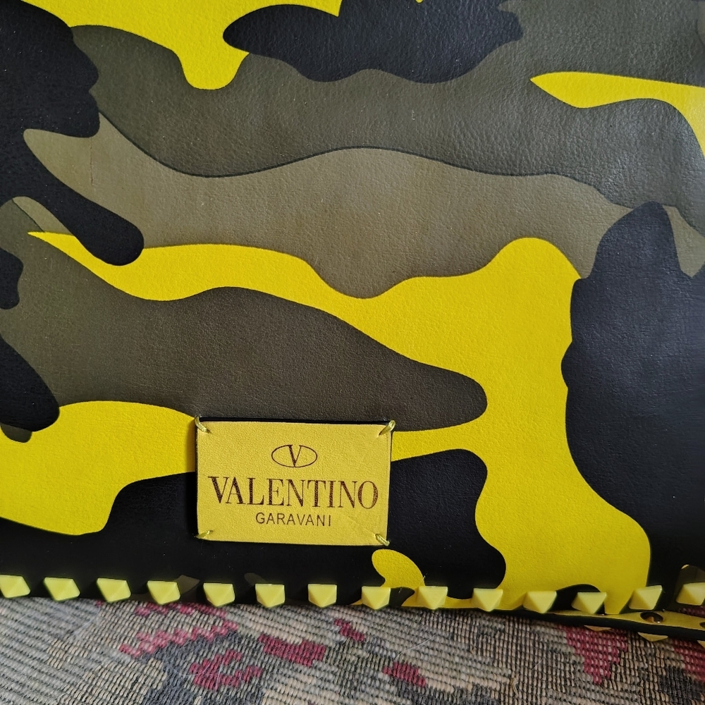 Valentino Garavani Rockstud All Leather Camouflage Bag. - Picture 3 of 14